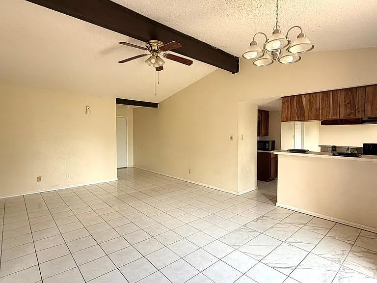 63 Calgary Ct — Photo 12