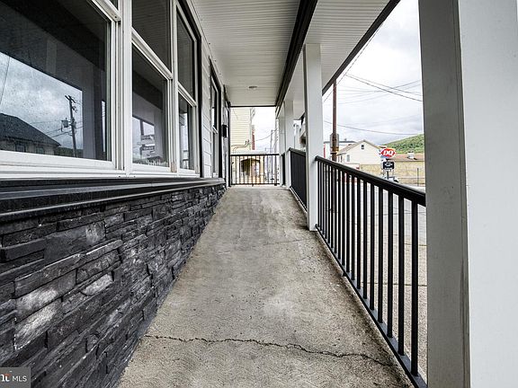4th image of 632 Main St