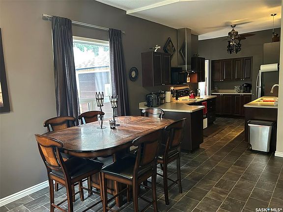 3rd image of 506 1st St E
