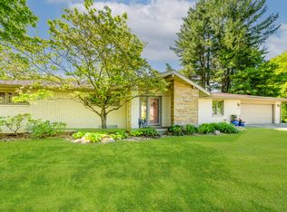 1522 S Riviera Dr, Stevensville, MI 49127