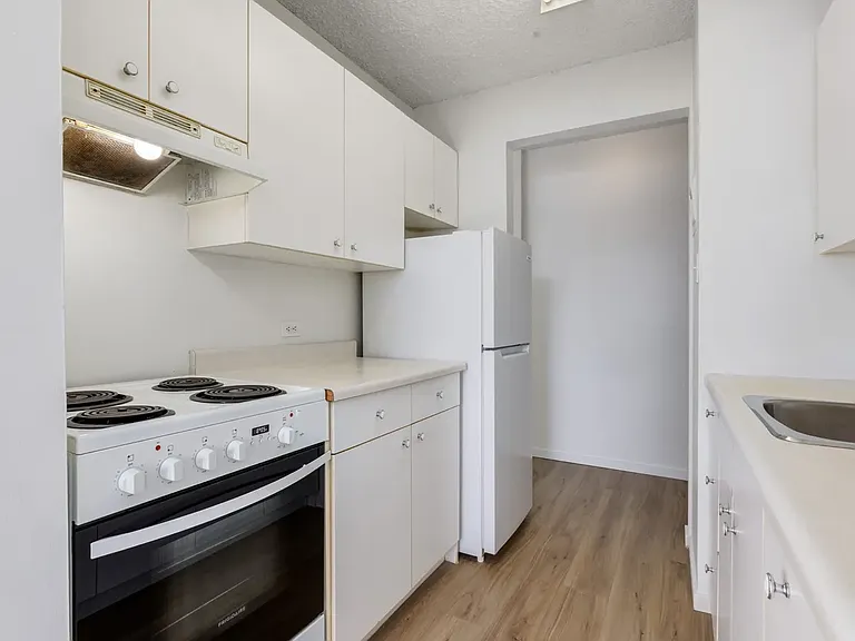 606 23rd Ave SW — Photo 4