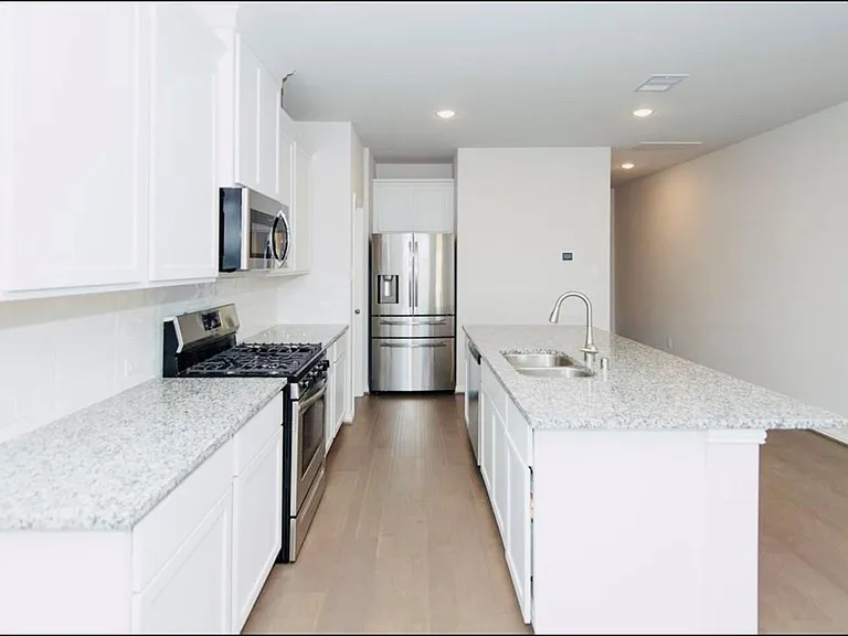27930 Western Creek Ct — Photo 5