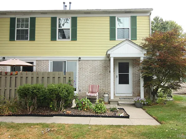 24644 Spring Ln, Harrison Township, MI 48045