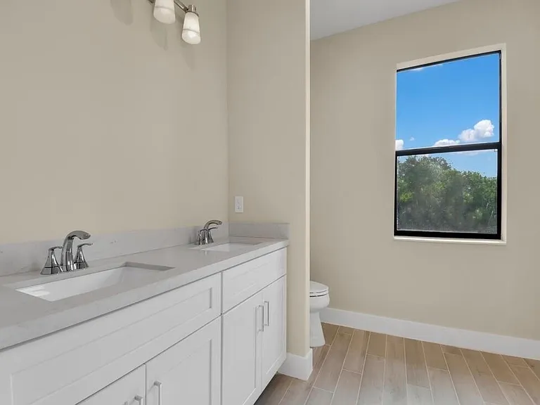 6141 Hershey Ave — Photo 4