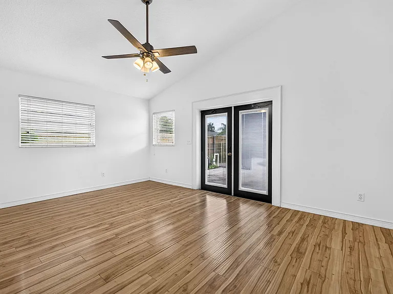 3105 Saint Clair Ave — Photo 19