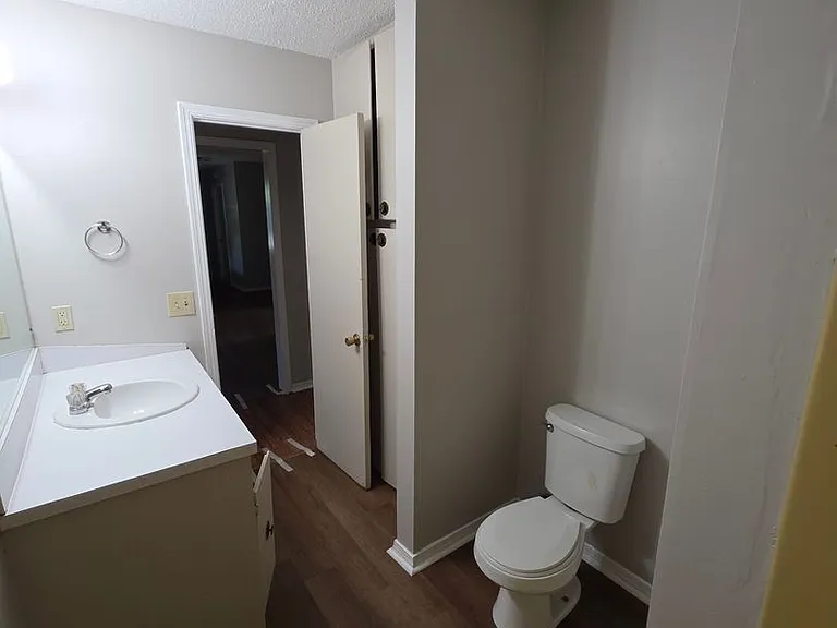 1336 S Sidney Ave — Photo 14