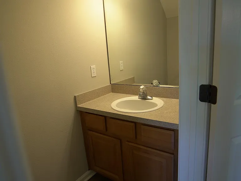 598 Scrub Jay Dr — Photo 5