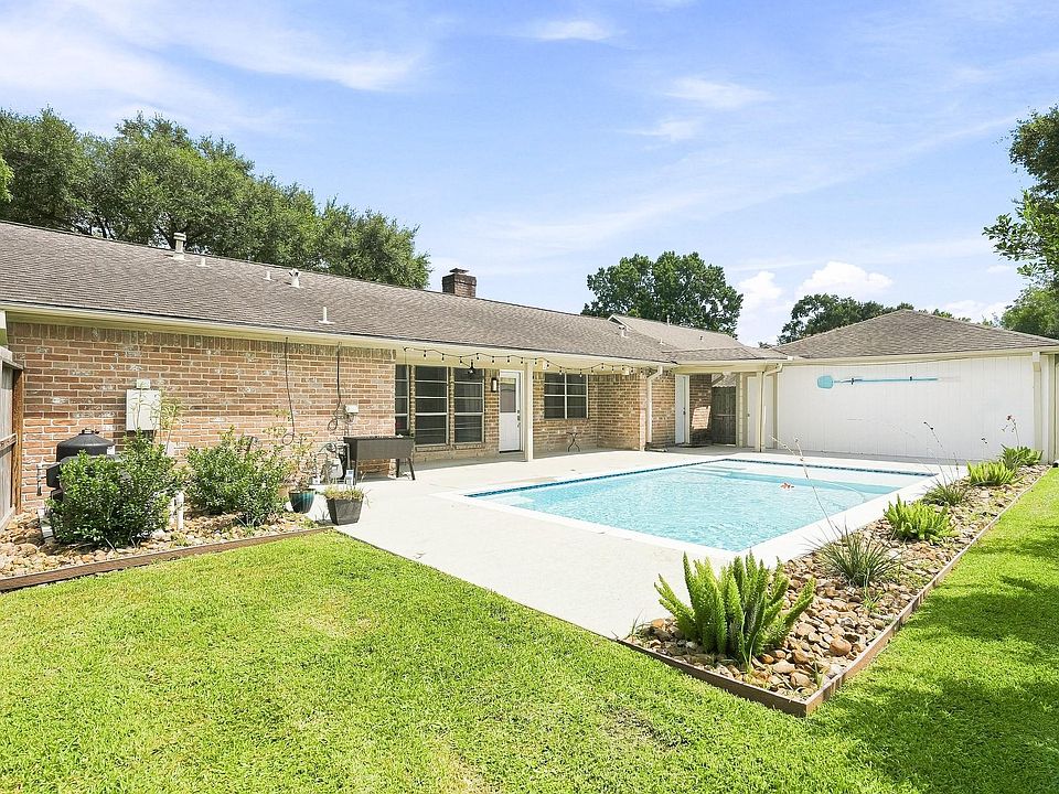 1st image of 1135 Trowbridge Dr