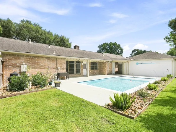 1135 Trowbridge Dr, Houston, TX 77062