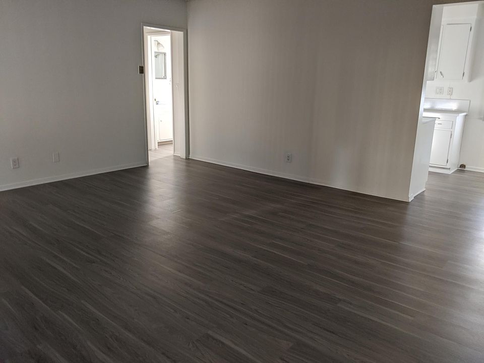 1st image of 10653 Moorpark St