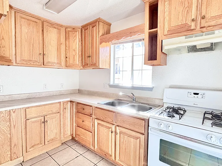 2717 Idalia Ave #B — Photo 7