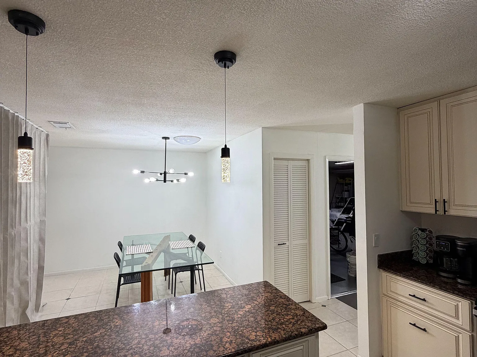 4 bed, 3.0 bath, 2800 sqft, $1,061 — Photo 3