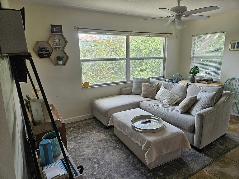 220 6th Ave N #6 — Photo 7