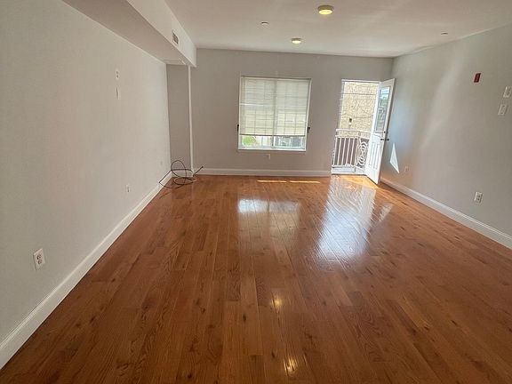 5th image of 613 N 11th St #2F