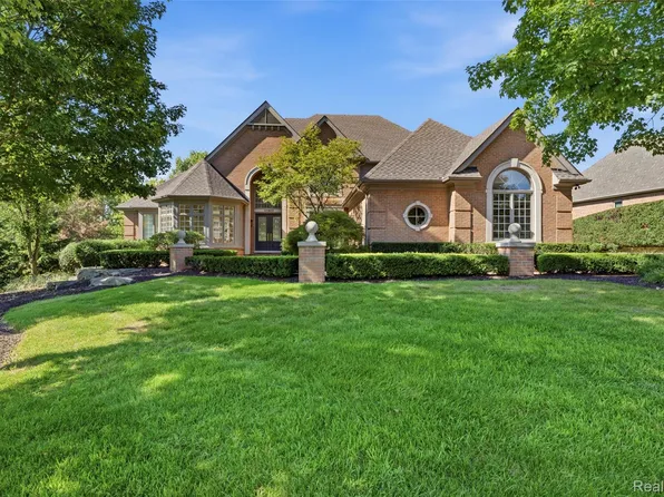 17807 Stonebrook Dr, Northville, MI 48168