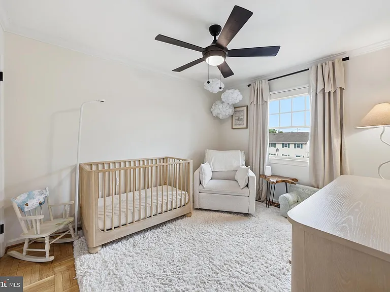 633 E Main St #B2 — Photo 17