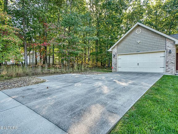 4th image of 136 Shelley Ln