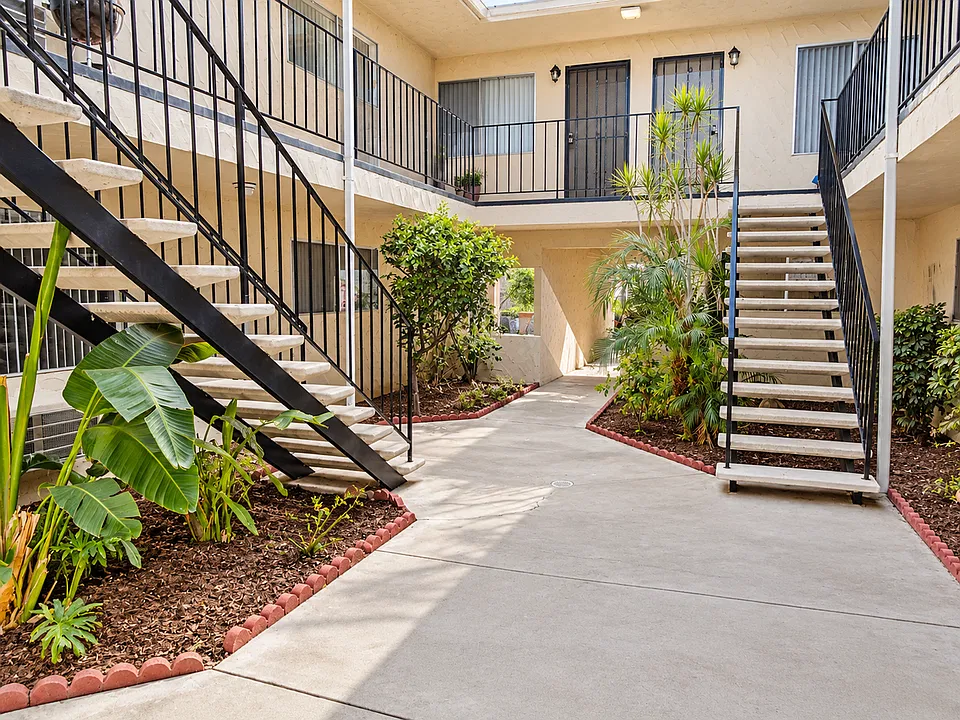 977 Coleen Ct