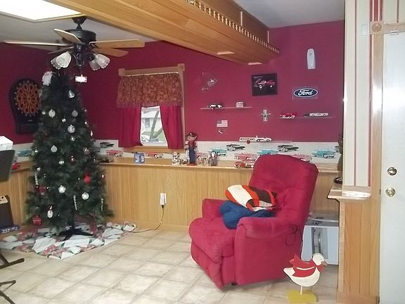 4th image of 61 W College Ave