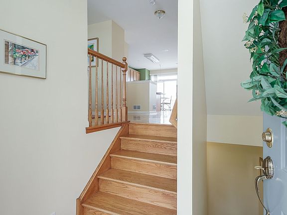 3rd image of 318 Broadmoor Ln
