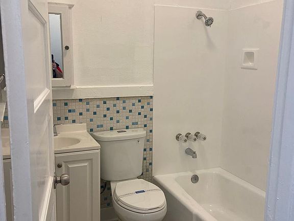 4th image of 1702 Lincoln Ave #2