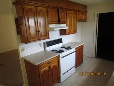 2nd image of 515 NW Compass Dr
