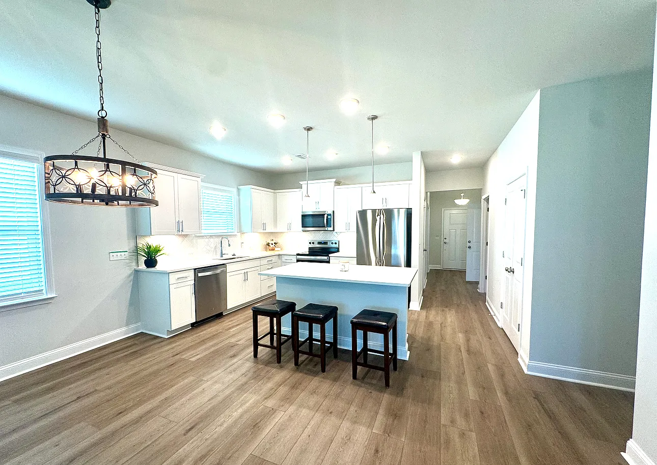 3 bed, 1702 sqft, $2,850 — Photo 2