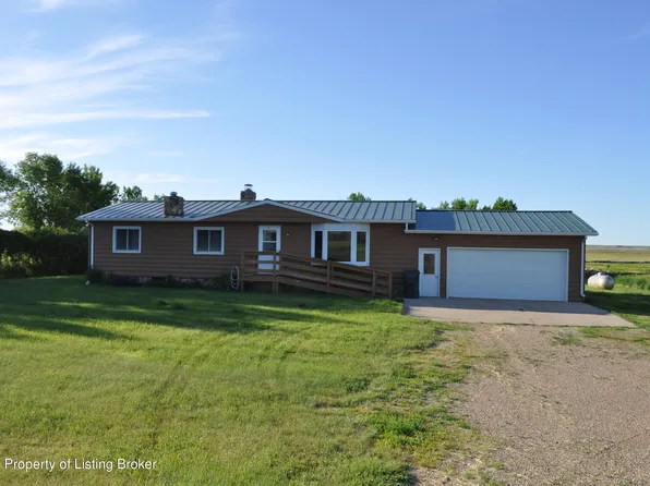 809 2nd St E, Lemmon, SD 57638