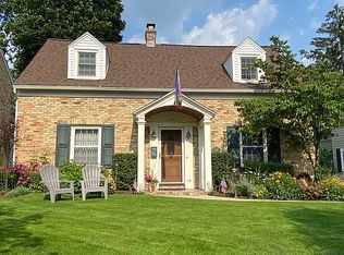 1022 San Jose Dr SE, East Grand Rapids, MI 49506