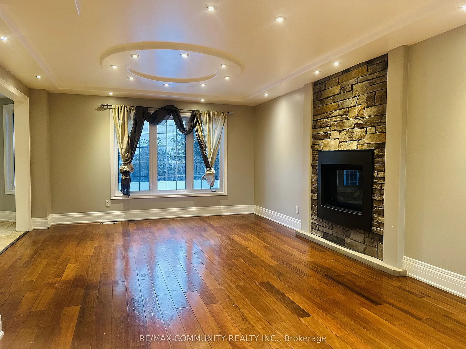 3 bed, $3,200 — Photo 4