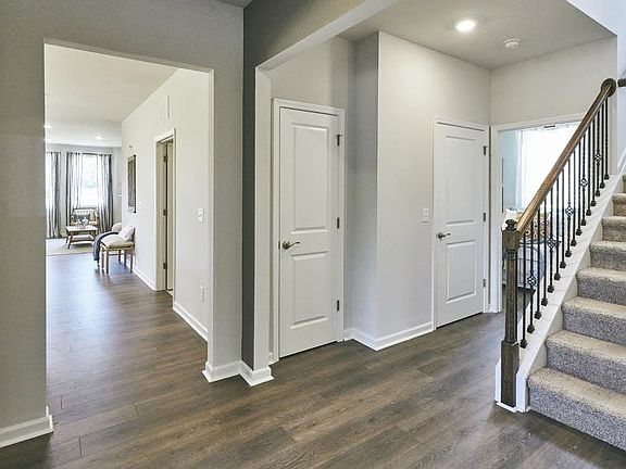 2nd image of 907 Redbay Dr