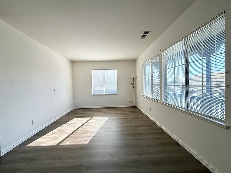 9489 Cedar Glen Ct — Photo 33