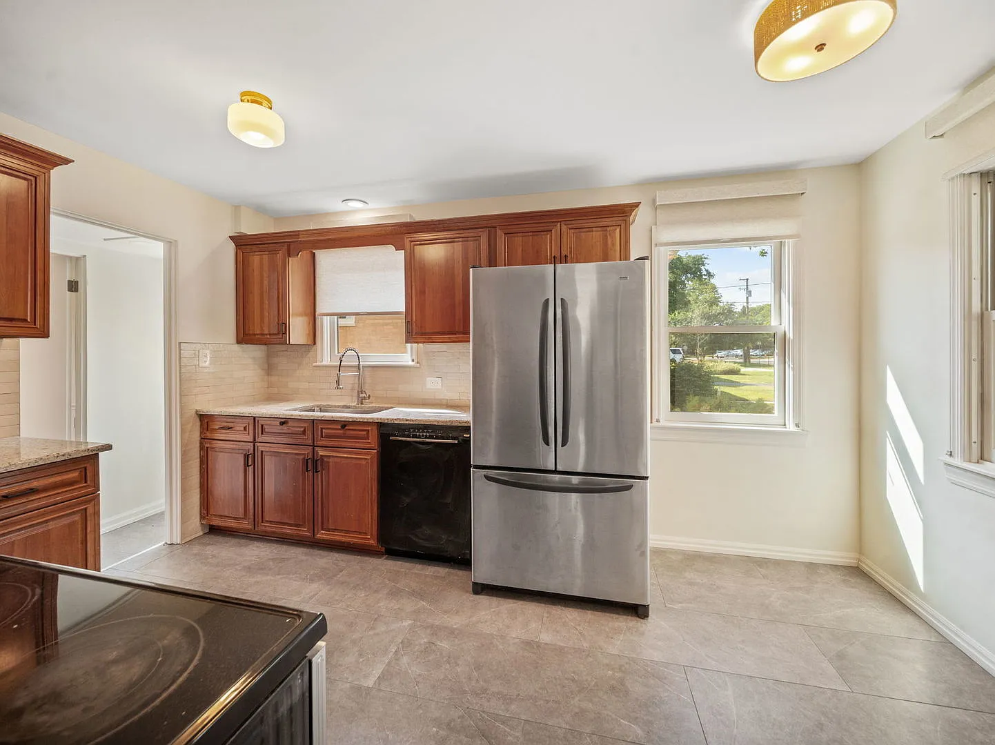 3 bed, 1737 sqft, $3,800 — Photo 3