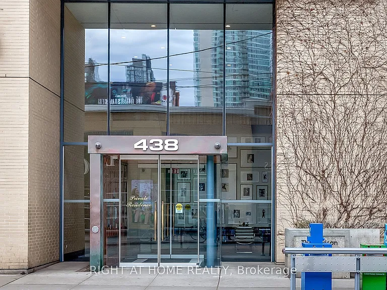 438 King St W #1403 — Photo 1