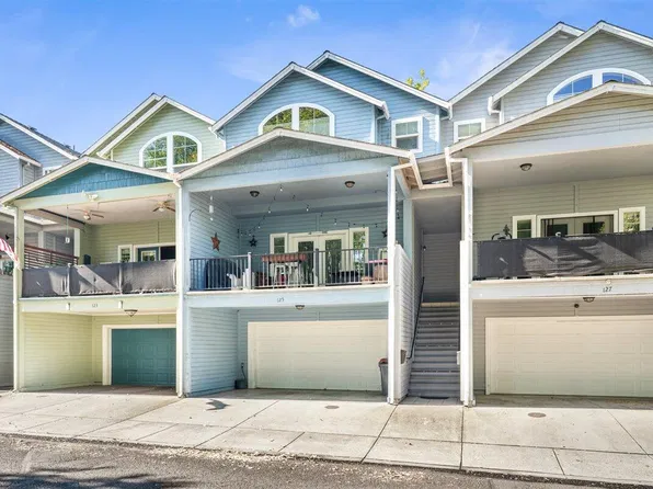 125 N 6th St, Central Point, OR 97502