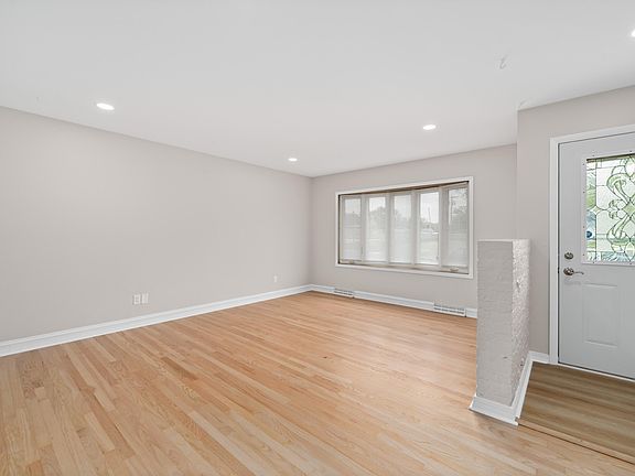 3rd image of 854 W 70th Pl