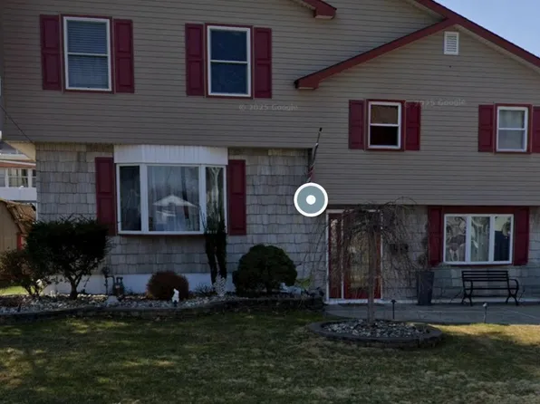 11 Erik Dr, Fords, NJ 08863