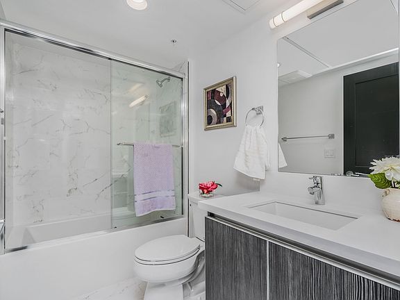 2nd image of 5066 Romaine St #12