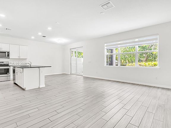 3rd image of 4164 Ficus St