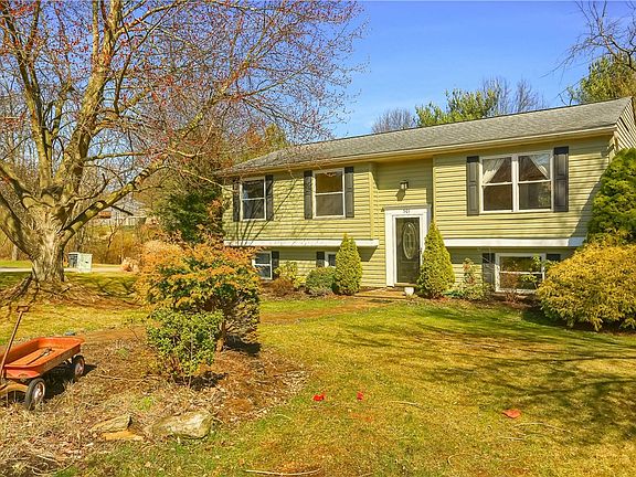 2nd image of 501 Crestwood Ct