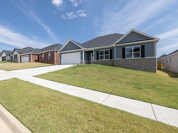 2nd image of 111 Magazine St