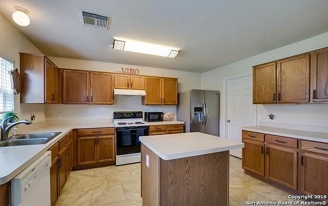 9418 Wolf Point — Photo 5