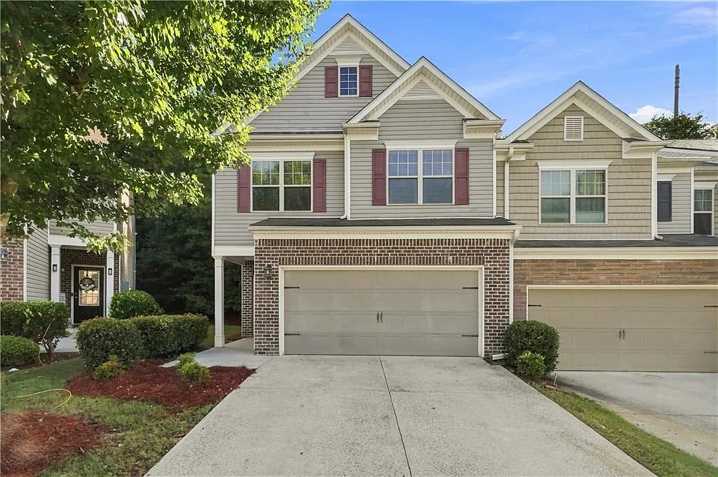 3 bed, 2.5 bath, 2076 sqft, $2,350 — Photo 1