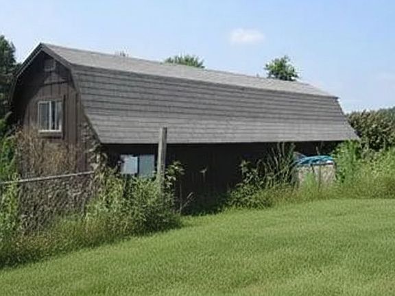 This is a small shed that is accesible from the pool.