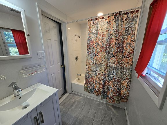5th image of 347 Somerset St