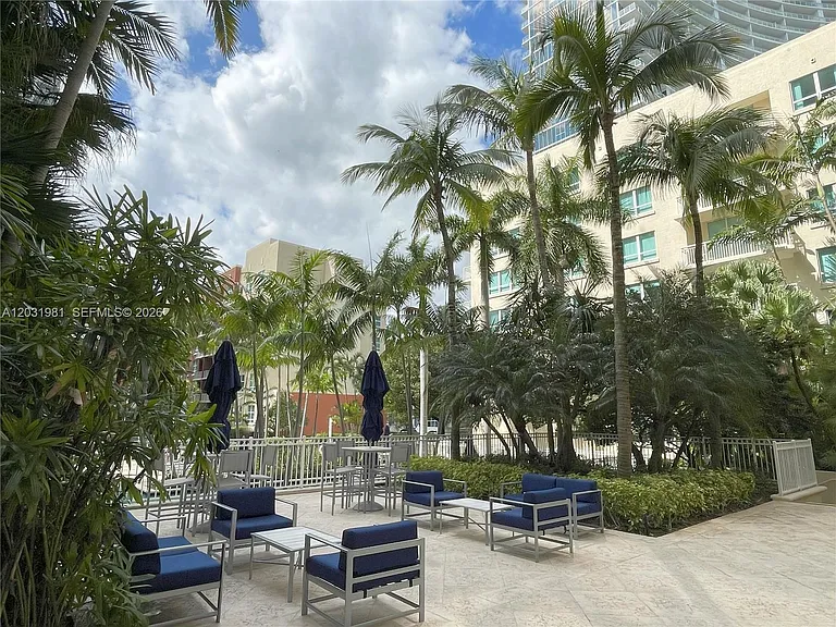 2000 N Bayshore Dr #525 — Photo 29