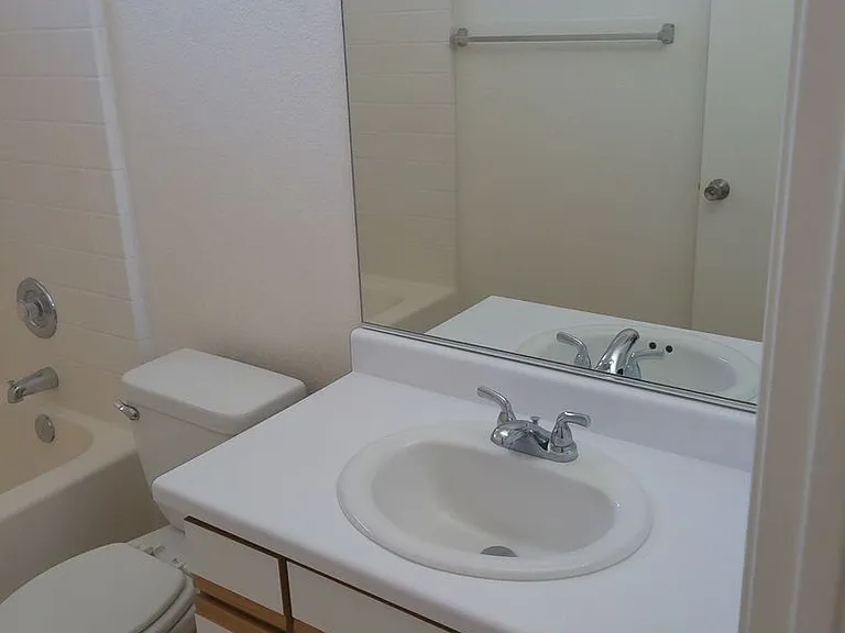 3128 Jamaica Blvd S — Photo 11