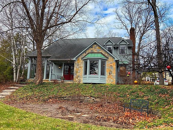 2nd image of 928 Maebelle Way