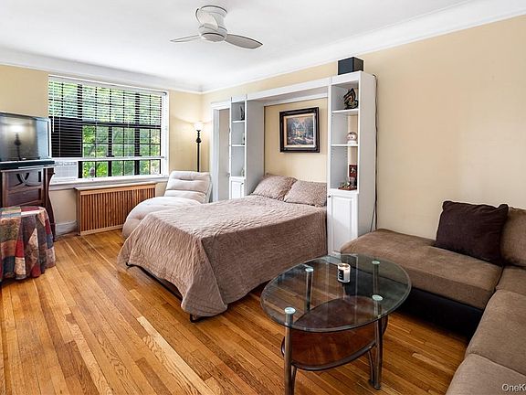 5th image of 2 Westchester Avenue #2N