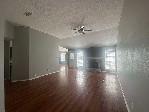 4th image of 920 Tennis Villa Dr